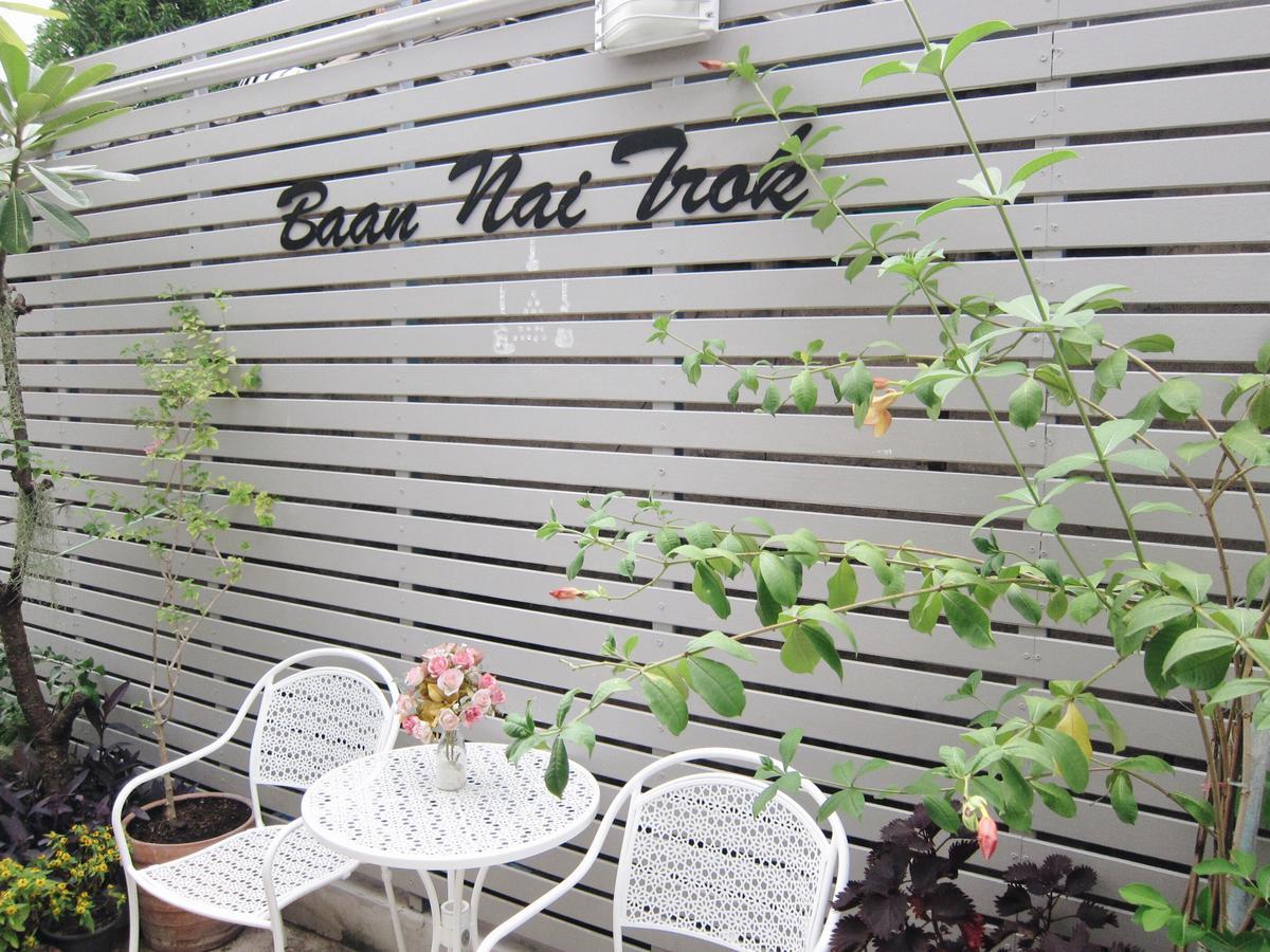 Albergue Baan Nai Trok Bangkok Exterior foto